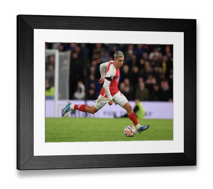 Framed Print : Arsenal's Trossard Clashes with Chelsea at Stamford Bridge (2023-24 Premier League) Framed Print : Arsenal's Trossard Clashes with Chelsea at Stamford Bridge (2023-24 Premier League)