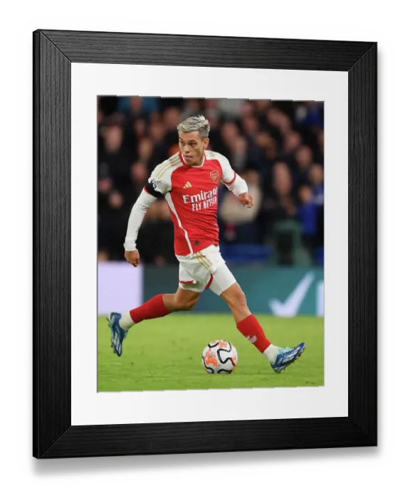 Framed Print : Arsenal's Trossard Charges Forward in Chelsea Showdown - Premier League 2023-24 Framed Print : Arsenal's Trossard Charges Forward in Chelsea Showdown - Premier League 2023-24
