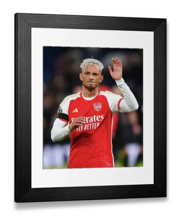 Framed Print : Arsenal's Ben White Acknowledges Fans After Chelsea Showdown (2023-24 Premier League) Framed Print : Arsenal's Ben White Acknowledges Fans After Chelsea Showdown (2023-24 Premier League)
