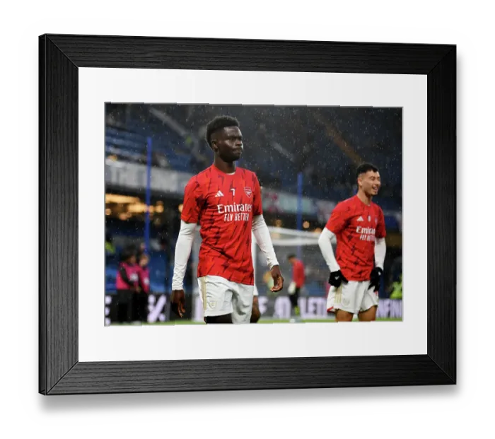 Framed Print : Arsenal's Bukayo Saka at Chelsea's Stamford Bridge: Premier League Showdown (2023-24)