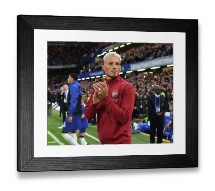 Framed Print : Arsenal's Ben White Faces Off Against Chelsea at Stamford Bridge (2023-24 Premier League)