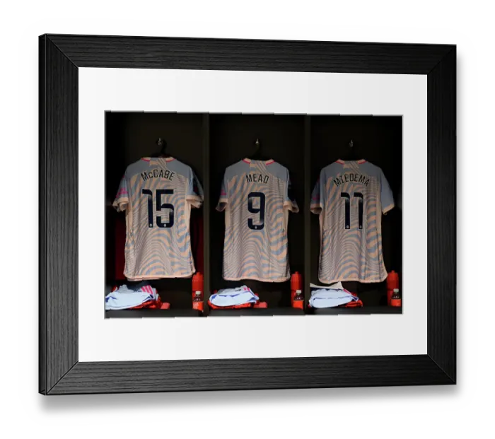 Framed Print : Arsenal Women: Focus and Determination Before the Showdown at Bristol City