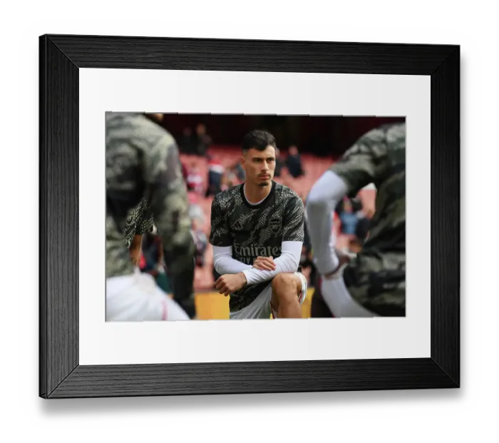 Framed Print : Arsenal's Gabriel Martinelli: Unwavering Focus Ahead of Arsenal vs Sheffield United, Premier League 2023-24 Framed Print : Arsenal's Gabriel Martinelli: Unwavering Focus Ahead of Arsenal vs Sheffield United, Premier League 2023-24