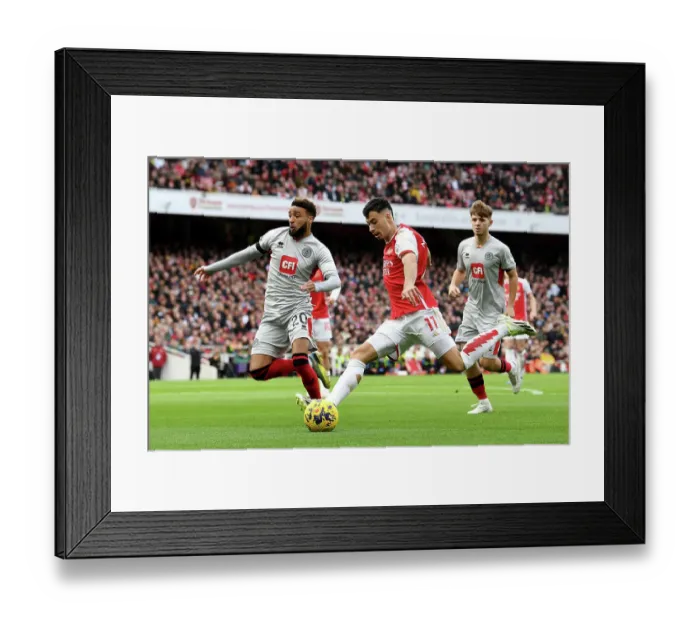 Framed Print : Arsenal's Martinelli Faces Off Against Sheffield United's Bogle: A Premier League Showdown (2023-24)