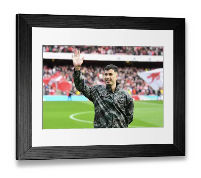 Framed Print : Arsenal vs Sheffield United: Gabriel Martinelli's Pre-Match Gesture, Emirates Stadium, 2023-24 Premier League