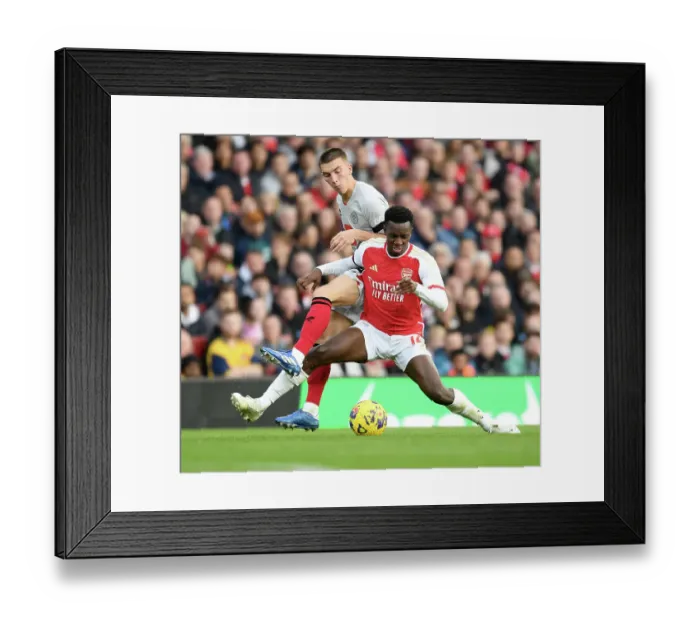 Framed Print : Arsenal vs Sheffield United: Battle for the Ball - Premier League 2023-24