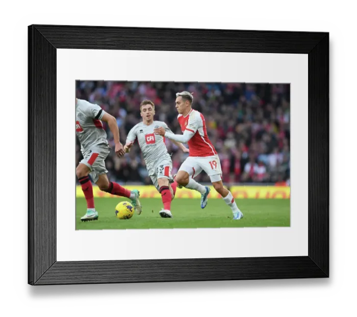 Framed Print : Arsenal's Trossard Sprints Past Sheffield United Defenders in 2023-24 Premier League Clash