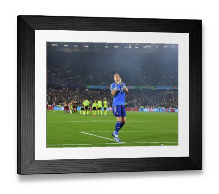 Framed Print : Arsenal's Aaron Ramsdale Prepares for Carabao Cup Battle Against West Ham