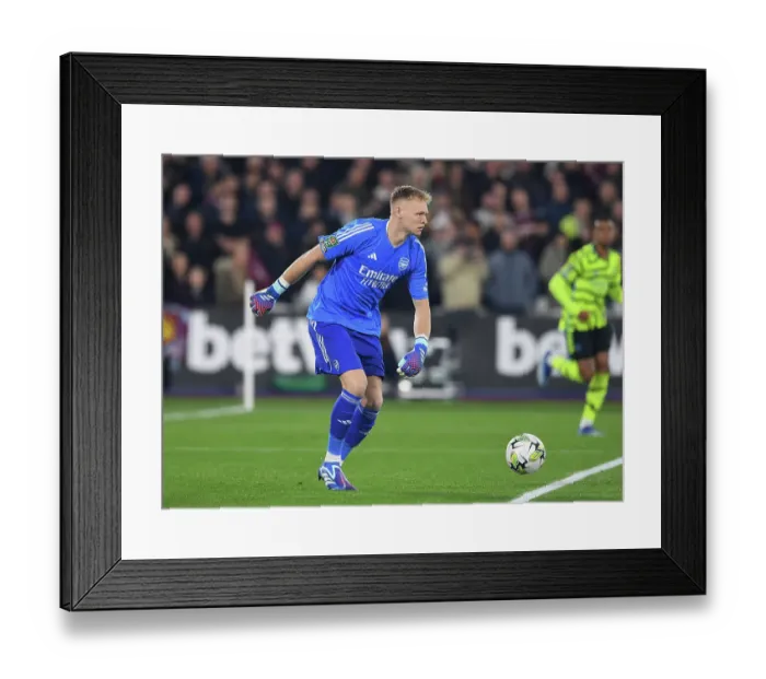 Framed Print : Arsenal's Aaron Ramsdale in Action during Carabao Cup Clash Against West Ham United Framed Print : Arsenal's Aaron Ramsdale in Action during Carabao Cup Clash Against West Ham United