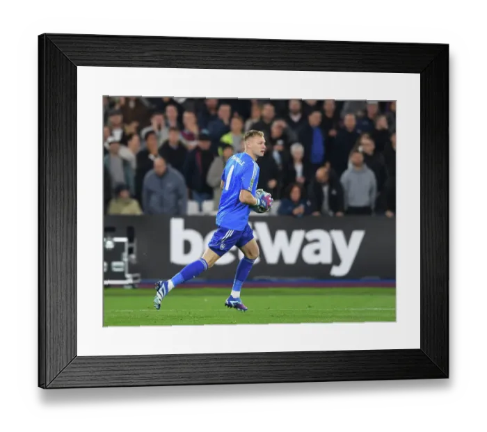 Framed Print : Arsenal's Aaron Ramsdale in Action: Carabao Cup Showdown vs. West Ham United, 2023-24