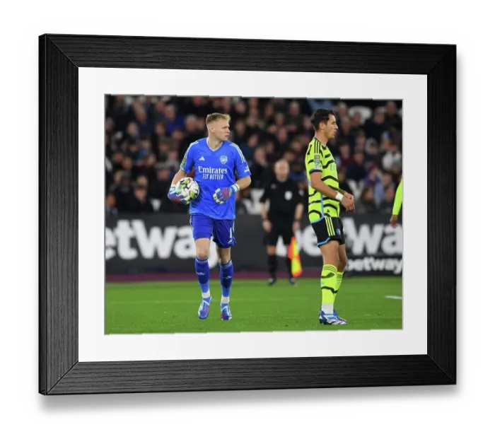 Framed Print : Arsenal's Aaron Ramsdale in Action against West Ham United in Carabao Cup Clash, London 2023 Framed Print : Arsenal's Aaron Ramsdale in Action against West Ham United in Carabao Cup Clash, London 2023