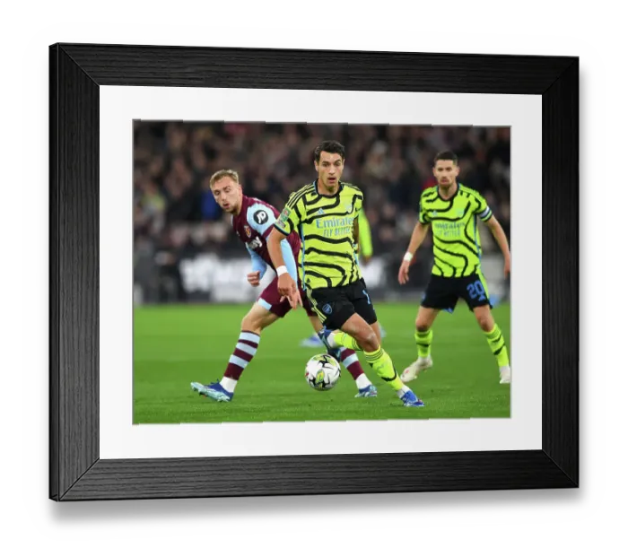 Framed Print : Arsenal's Jakub Kiwior in Control: West Ham United vs Arsenal, Carabao Cup 2023-24 Framed Print : Arsenal's Jakub Kiwior in Control: West Ham United vs Arsenal, Carabao Cup 2023-24
