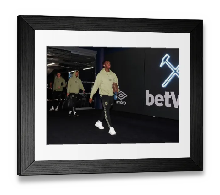 Framed Print : Arsenal's Eddie Nketiah Heads to London Stadium for Carabao Cup Showdown against West Ham United