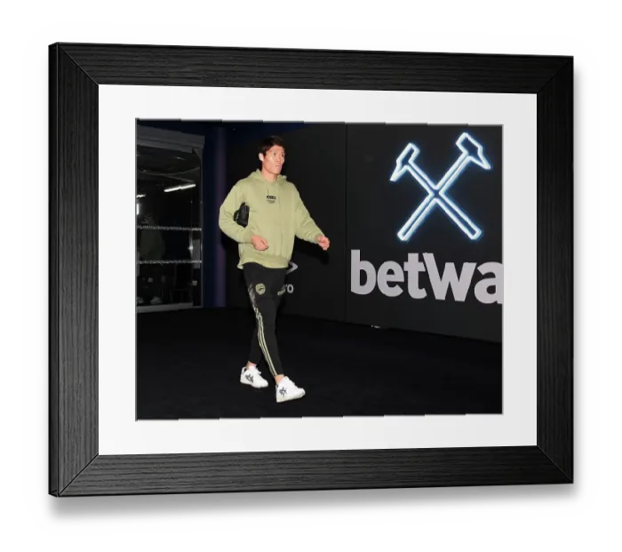 Framed Print : Arsenal's Tomiyasu Arrives at London Stadium for West Ham Cup Clash Framed Print : Arsenal's Tomiyasu Arrives at London Stadium for West Ham Cup Clash