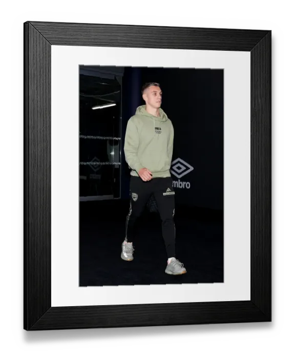 Framed Print : Arsenal's Leandro Trossard Heads to London Stadium for Carabao Cup Showdown vs. West Ham United