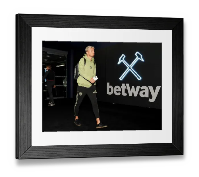 Framed Print : Arsenal's Ben White Arrives at London Stadium Ahead of West Ham Showdown - Carabao Cup 2023-24