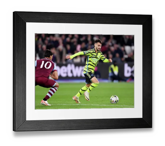 Framed Print : Fabio Vieira in Control: Arsenal vs. West Ham United - Carabao Cup 2023-24
