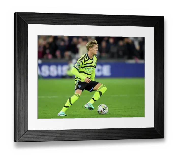 Framed Print : Arsenal's Martin Odegaard in Control at London Stadium: West Ham United vs Arsenal, Carabao Cup 2023-24