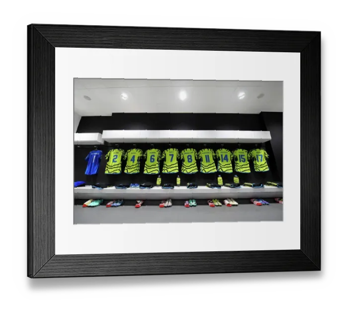 Framed Print : Arsenal FC: United in the Dressing Room Ahead of West Ham Carabao Cup Clash, 2023-24