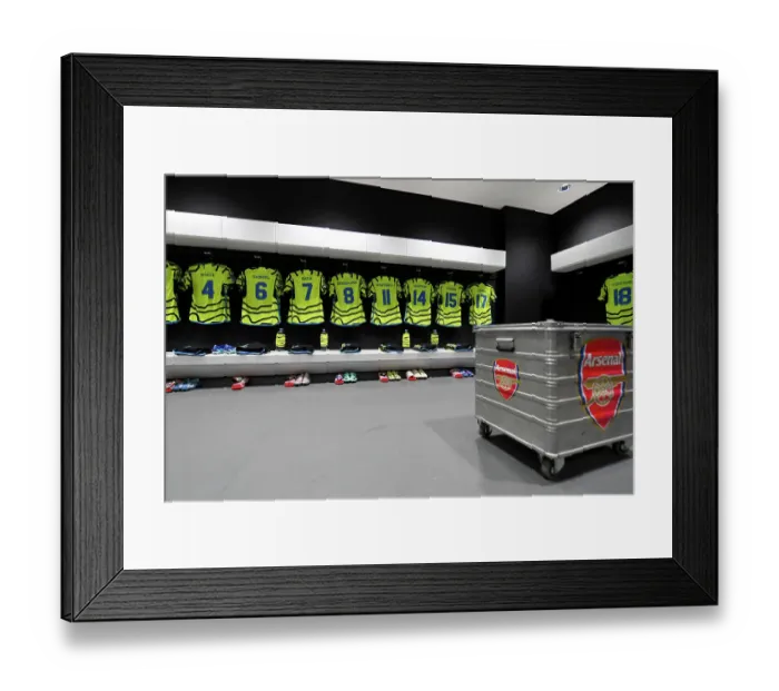 Framed Print : Arsenal Dressing Room: Pre-Match Huddle before West Ham Carabao Cup Clash, 2023-24