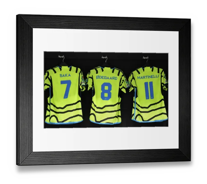 Framed Print : Arsenal's Pre-Match Preparation: Saka, Odegaard, and Martinelli in the Dressing Room (West Ham United vs Arsenal, Carabao Cup 2023-24)