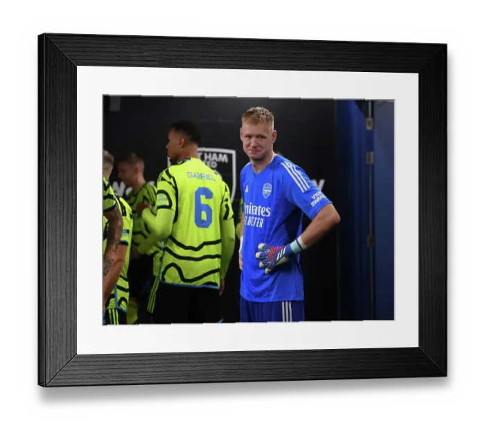 Framed Print : Arsenal's Aaron Ramsdale Readies for Carabao Cup Battle Against West Ham