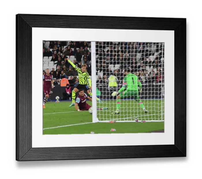 Framed Print : Martin Odegaard Scores the Winner: West Ham United vs. Arsenal, Carabao Cup 2023-24