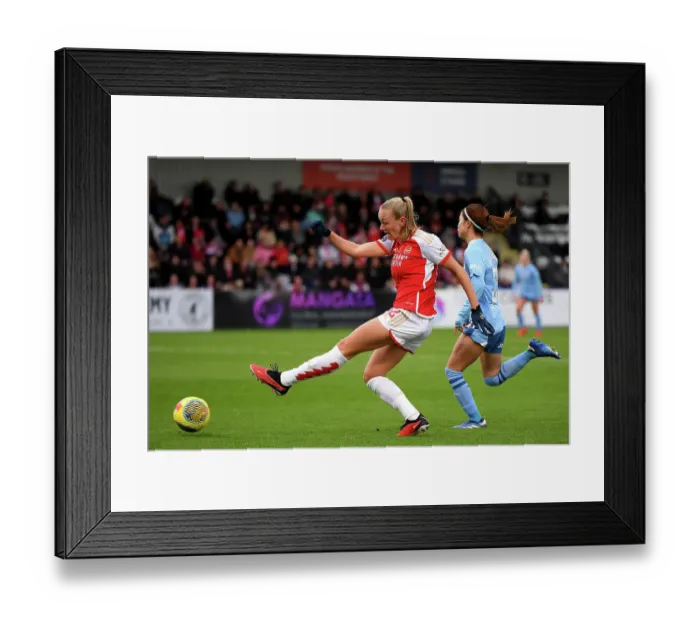 Framed Print : Arsenal vs Manchester City: A Tight Battle in the Barclays Women's Super League