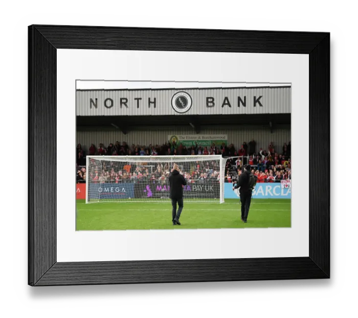 Framed Print : Arsenal FC vs Manchester City: Eidevall's Arsenal Applaud Fans in Barclays Women's Super League (2023-24)