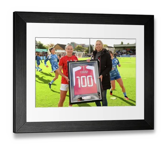 Framed Print : Arsenal's Caitlin Foord Celebrates 100th Appearance with Win Against Manchester City