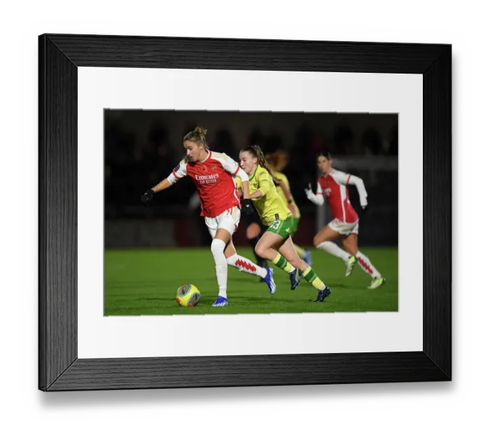 Framed Print : Arsenal's Vivianne Miedema Fights Past Bristol City Defender in FA Women's Continental Tyres League Cup Match