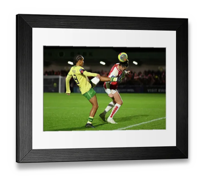 Framed Print : Arsenal's Jennifer Beattie Fights for Supremacy in FA WSL Cup Showdown Against Bristol City