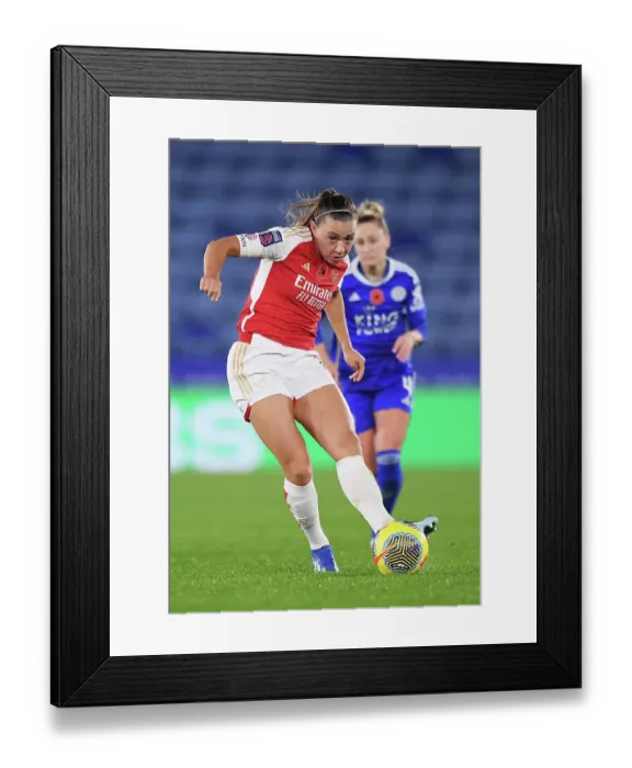 Framed Print : Arsenal vs Leicester City: Super League Battle at The King Power Stadium