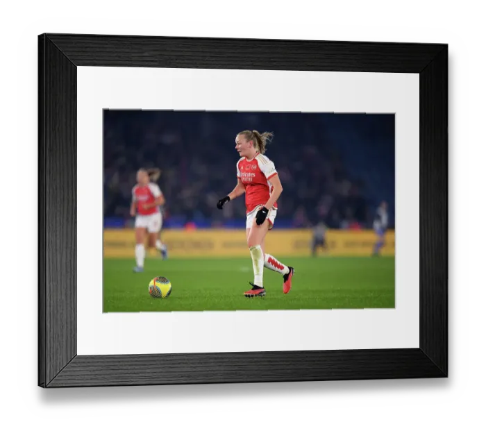 Framed Print : Arsenal Women vs Leicester City: Barclays WSL Clash at The King Power Stadium