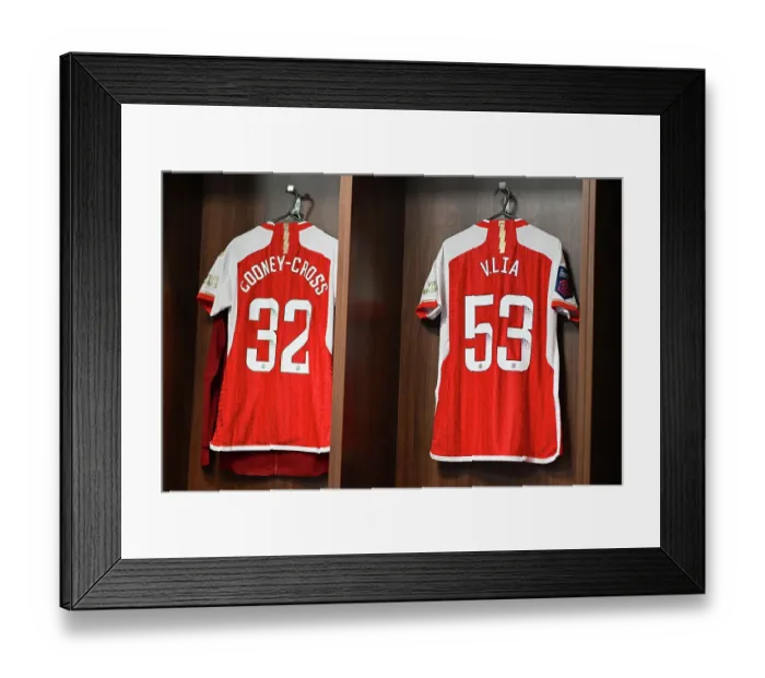 Framed Print : Arsenal's Pre-Match Preparation: Leicester City vs Arsenal Women's Super League