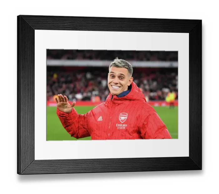 Framed Print : Arsenal's Victory: Leandro Trossard Celebrates at Emirates Stadium (Arsenal v Burnley 2023-24)