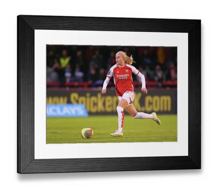 Framed Print : Arsenal Women vs. Brighton & Hove Albion: Barclays Women's Super League Clash at Crawley