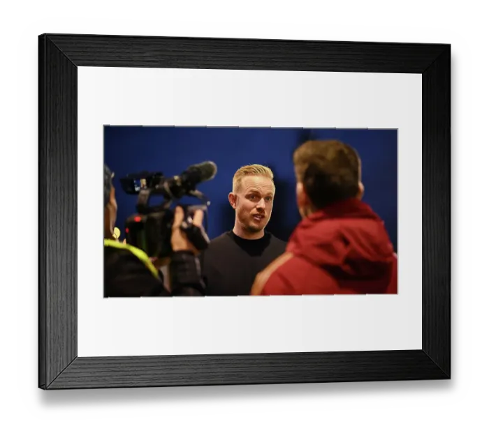 Framed Print : Arsenal Women's Team Triumph Over Brighton & Hove Albion in Barclays Super League