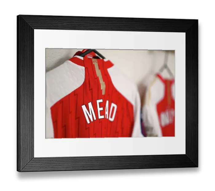 Framed Print : Arsenal Women Prepare for Brighton & Hove Albion Clash in Barclays Super League