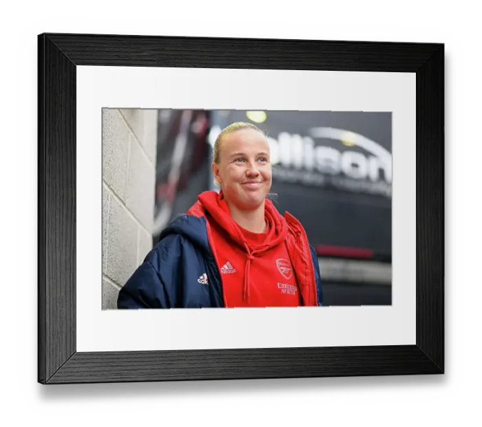 Framed Print : Brighton & Hove Albion vs. Arsenal FC - Arrival of Beth Mead at Broadfield Stadium (Barclays Women's Super League, 2023-24)