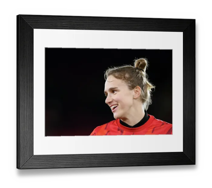 Framed Print : Gear Up: Viviane Miedema's Focused Pre-Match Moment before Arsenal Women's Conti Cup Clash vs Southampton Women