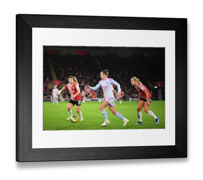 Framed Print : Arsenal Women vs Southampton Women: Conti Cup Clash at St. Mary's Stadium
