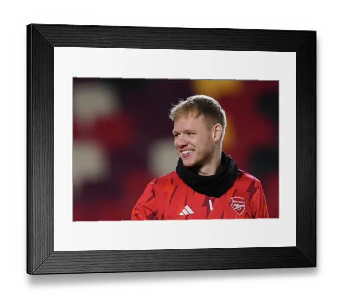 Framed Print : Arsenal's Aaron Ramsdale Prepares for Brentford Clash in Premier League (2023-24) Framed Print : Arsenal's Aaron Ramsdale Prepares for Brentford Clash in Premier League (2023-24)