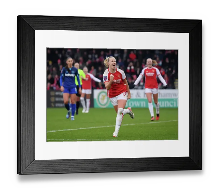 Framed Print : Arsenal's Beth Mead Scores Hat-Trick in Impressive Win over West Ham