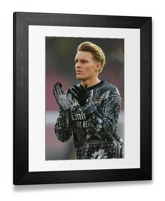 Framed Print : Arsenal's Martin Odegaard Pre-Match Applause: Arsenal FC vs. Wolverhampton Wanderers, Premier League 2023-24 Framed Print : Arsenal's Martin Odegaard Pre-Match Applause: Arsenal FC vs. Wolverhampton Wanderers, Premier League 2023-24