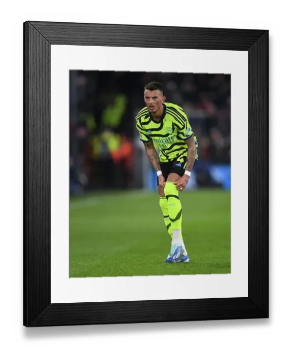Framed Print : Arsenal's Ben White Shines in Luton Town Showdown (2023-24 Premier League) Framed Print : Arsenal's Ben White Shines in Luton Town Showdown (2023-24 Premier League)