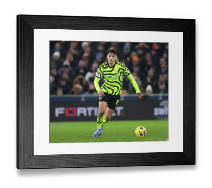 Framed Print : Arsenal's Jakub Kiwior in Action against Luton Town, Premier League 2023-24