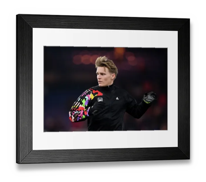 Framed Print : Arsenal's Martin Odegaard Prepares for Luton Town Clash (2023-24 Premier League)