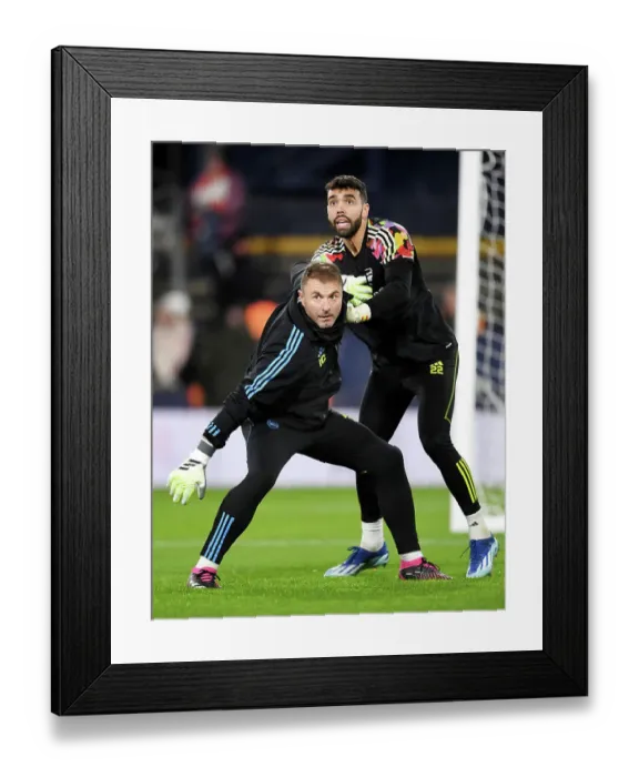 Framed Print : Arsenal's David Raya Trains with Goalkeeping Coach Inaki Cana Ahead of Luton Town Match, 2023-24 Premier League