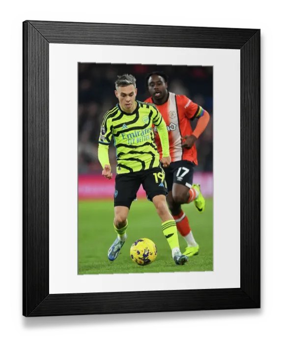 Framed Print : Arsenal's Trossard in Action: Luton Town vs Arsenal, Premier League 2023-24 Framed Print : Arsenal's Trossard in Action: Luton Town vs Arsenal, Premier League 2023-24